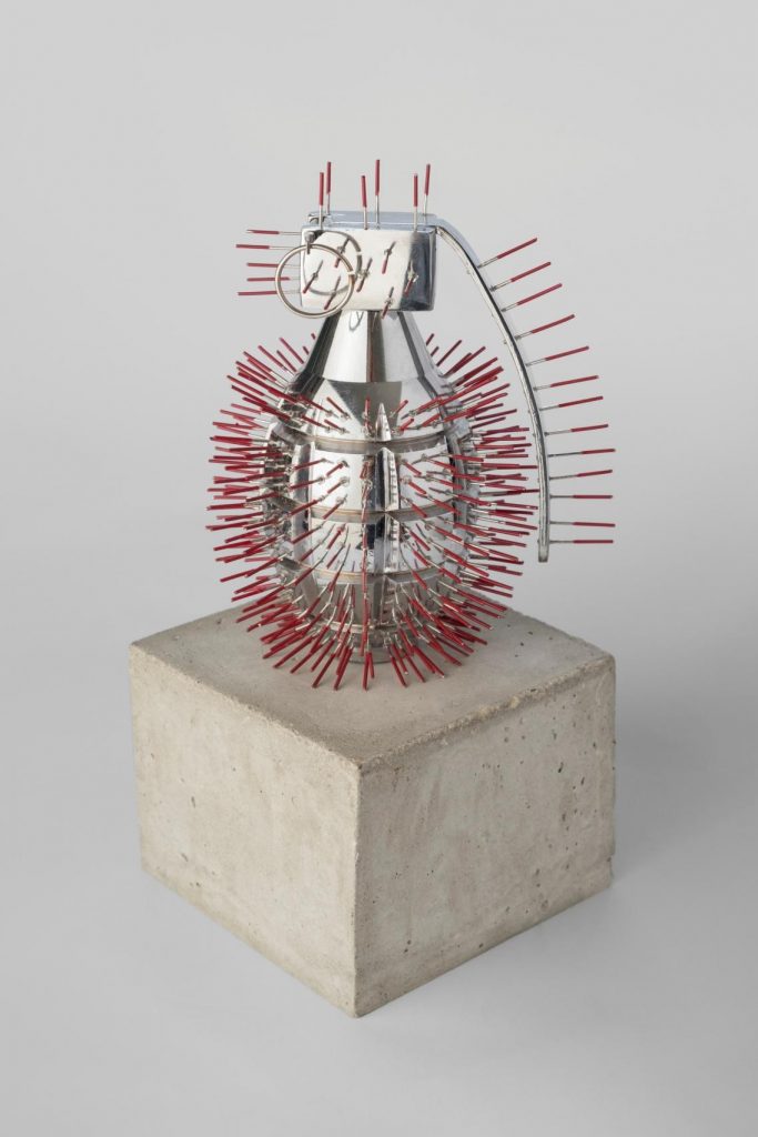 Don't Touch Never- 24x11x11 cm - Chrome Plated Aliminium - Edition 1-6